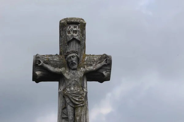 Croix Pierre Sur Une Tombe Dans Cimetière Chrétien — Photo