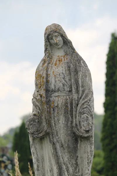 Scultura Pietra Sulla Tomba Cimitero Cristiano — Foto Stock