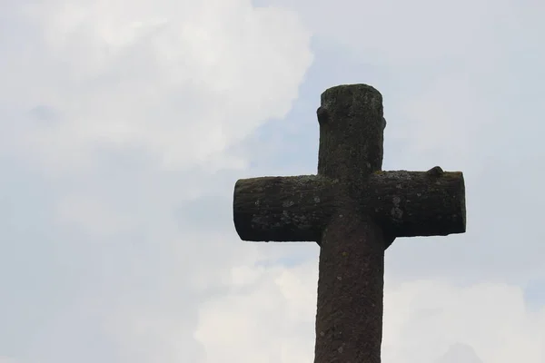 Cruz Pedra Uma Sepultura Cemitério Cristão — Fotografia de Stock