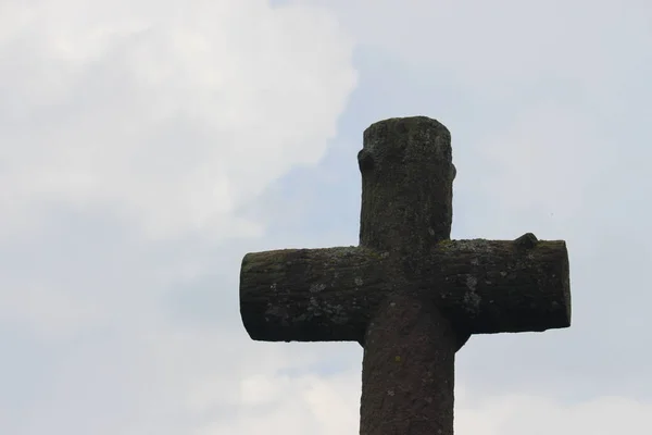 Kamenný Kříž Hrobě Křesťanském Hřbitově — Stock fotografie