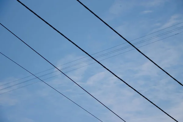 Líneas Eléctricas Sobre Fondo Cielo Azul — Foto de Stock