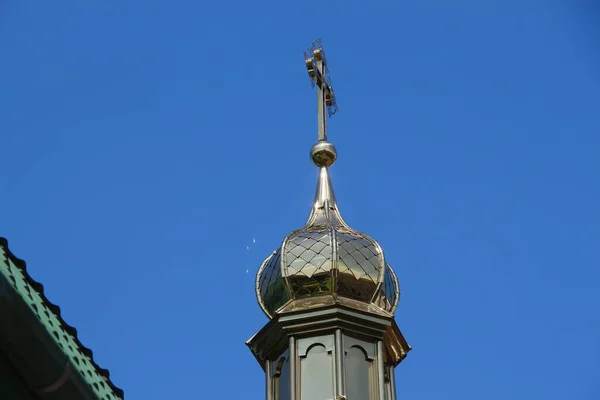 Het Dak Van Oude Christelijke Kerk Bedekt Met Tin — Stockfoto