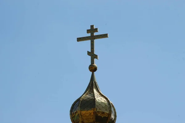 Dach Starego Kościoła Chrześcijańskiego Pokryty Jest Blachą — Zdjęcie stockowe