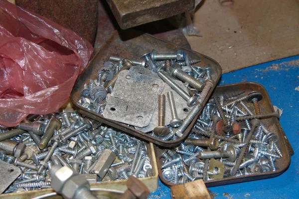 Grands Boulons Écrous Métalliques Dans Atelier — Photo