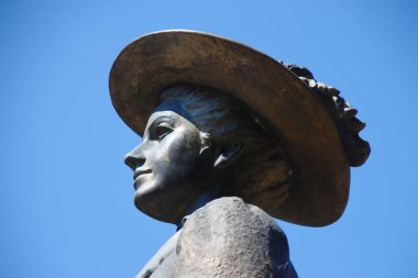 Parktaki bronz heykel şarkıcı Solomiya Krushelnytska 'ya adanmıştır.