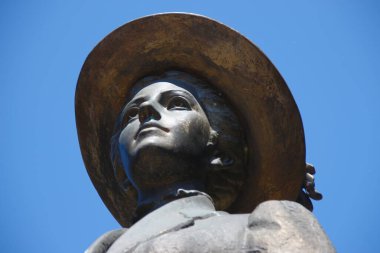 Parktaki bronz heykel şarkıcı Solomiya Krushelnytska 'ya adanmıştır.