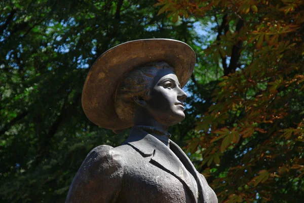 Monumento Bronzo Nel Parco Dedicato Alla Cantante Solomiya Krushelnytska — Foto Stock