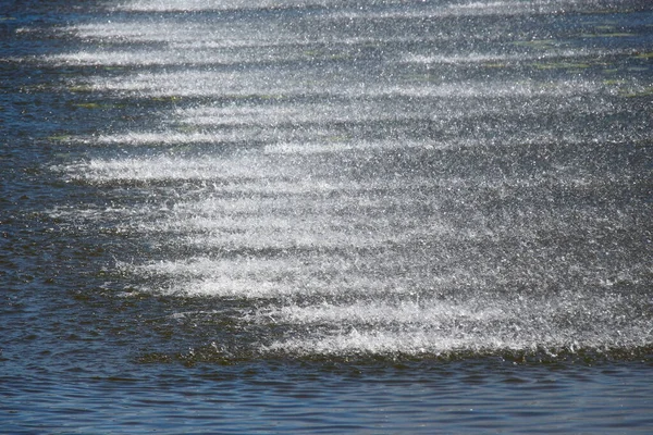 Τζετς Νερό Μια Κρήνη Της Πόλης Στη Λίμνη Τον Αύγουστο — Φωτογραφία Αρχείου