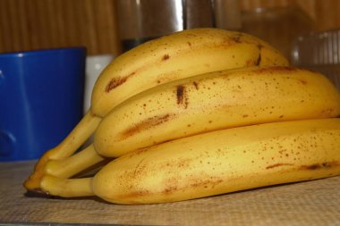 Sarı örgü lezzetli muzlar.