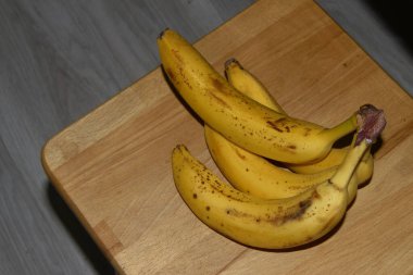 Sarı örgü lezzetli muzlar.