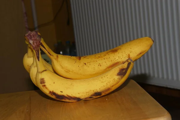 Вязание Желтых Вкусных Бананов — стоковое фото
