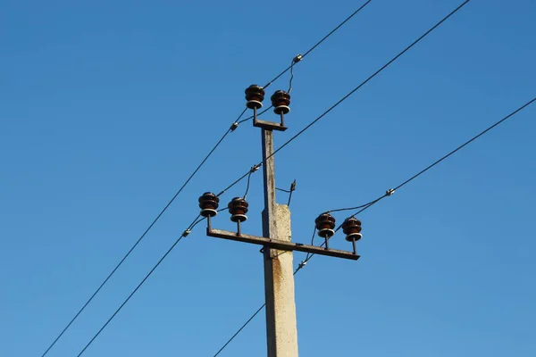 Stromleitungen Vor Blauem Himmel — Stockfoto