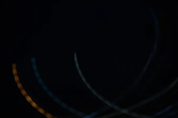 Цветные Лучи Света Ночью Дефокусе — стоковое фото