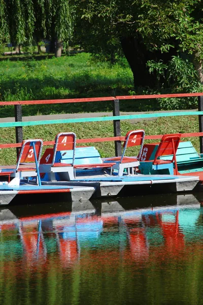 Göldeki Parkta Tekneleri — Stok fotoğraf