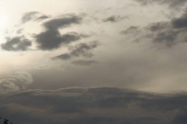 Puesta Sol Noche Nubes Amarillas —  Fotos de Stock