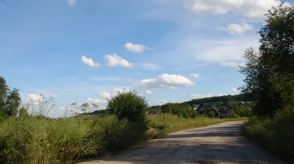 Schöne Landschaft August Nämlich Wald Und Blauer Himmel Mit Feld — Stockfoto