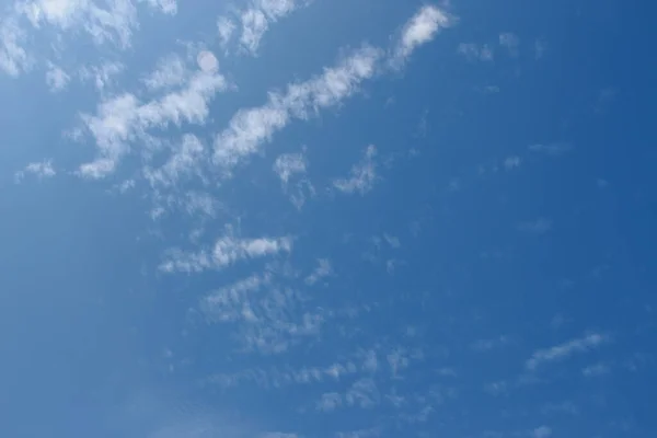 Красивое Голубое Небо Белые Облака После Сильного Грозы — стоковое фото