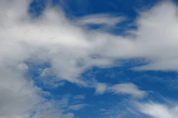 Indah Langit Biru Dan Awan Putih Setelah Badai Yang Kuat — Stok Foto