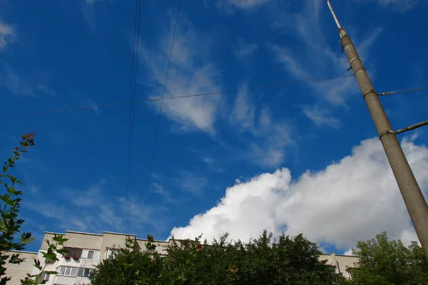 Céu Azul Bonito Nuvens Brancas Agosto — Fotografia de Stock