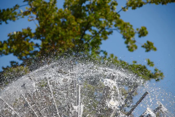 Wasserstrahlen Einem Stadtbrunnen August — Stockfoto