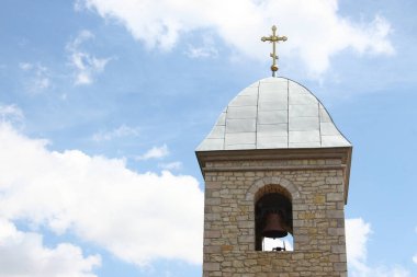 Ternopil 'deki eski Hıristiyan Nadstavna Kilisesi' nin çan kulesi.