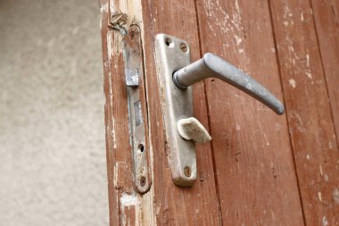 Çiftlikteki eski kapının kilidi