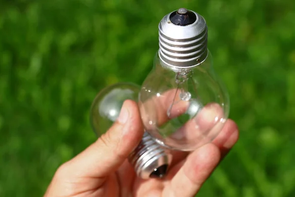 Nicht Funktionierende Glühlampe Aus Glas Der Hand — Stockfoto