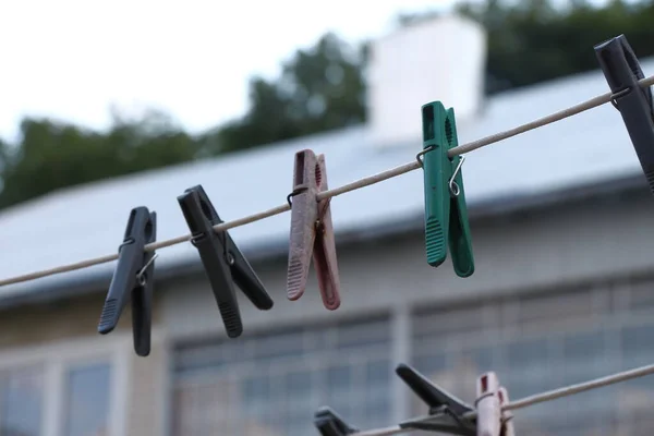 Kleurrijke Clips Voor Linnen Een Kant — Stockfoto