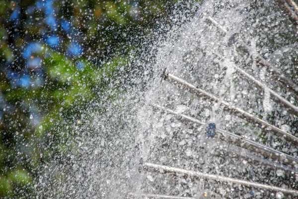 Getti Acqua Una Fontana Della Città Agosto — Foto Stock