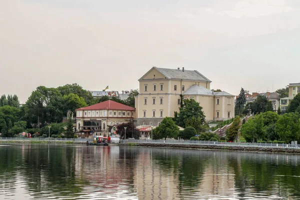 Castelo Ternopil Século Xvi Embankment Lagoa Agosto — Fotografia de Stock