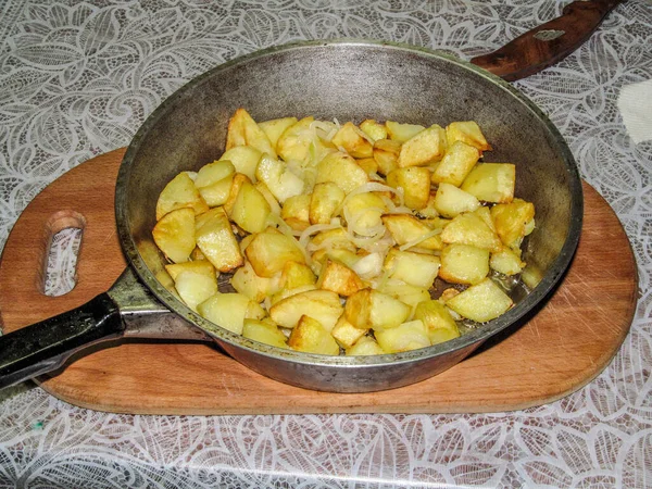 Cartofi Prăjiți Delicioși Într Tigaie — Fotografie, imagine de stoc