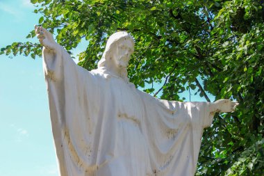 İsa 'nın heykeli. Ternopil Ulusal Pedagoji Üniversitesi