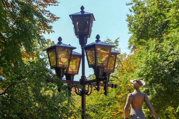 公园里漂亮的灯笼 Ternopil 乌克兰 — 图库照片