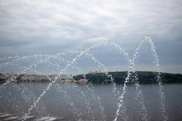 Jatos Água Uma Fonte Lago Ternopil Ucrânia — Fotografia de Stock