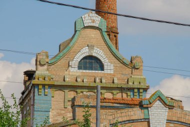 Et paketleme tesisinin eski binası 1908 yılında Avusturya-Macaristan 'da bir bataklıkta inşa edildi. Ternopil, Ukrayna
