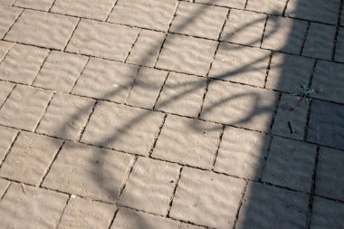 Kaldırımda kırmızı beton kaldırım dokusu