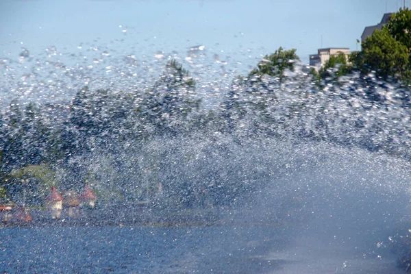 Wasserstrahlen Einem Stadtbrunnen August — Stockfoto