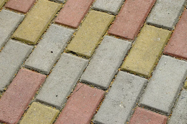 人行道上彩色混凝土路面的结构 — 图库照片
