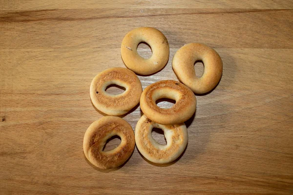 Bagel Farina Una Superficie Legno — Foto Stock