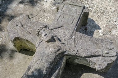 İsa Mesih 'in mezarlıkta çarmıha gerilmesi.