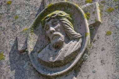 İsa 'nın mezarlıktaki taş resmi.