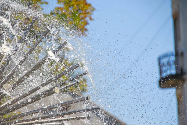 Beaux Jets Eau Dans Une Fontaine Par Temps Chaud Juillet — Photo