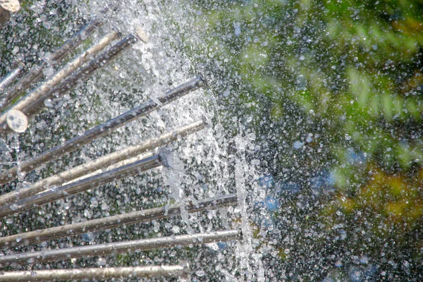 Hermosos Chorros Agua Una Fuente Clima Caliente Julio —  Fotos de Stock