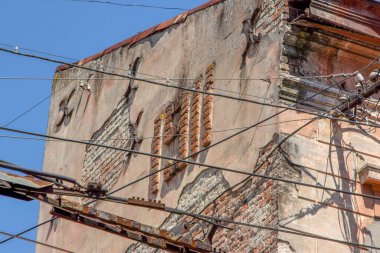 Eski tuğla ev 1911 'de yapıldı.