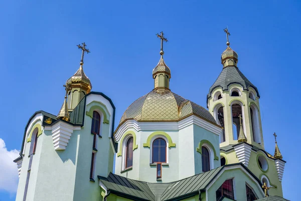Hermosa Nueva Iglesia Ortodoxa Cristiana —  Fotos de Stock