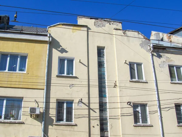 Fachada Edifício Residencial Cidade Com Vista Para Janelas Paredes Varandas — Fotografia de Stock