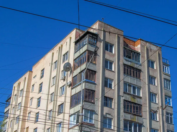 Fachada Edificio Residencial Ciudad Con Vistas Las Ventanas Paredes Balcones —  Fotos de Stock