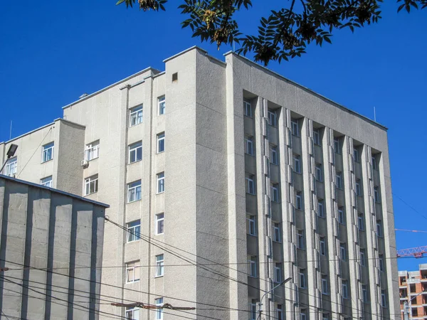 Fachada Edifício Residencial Cidade Com Vista Para Janelas Paredes Varandas — Fotografia de Stock