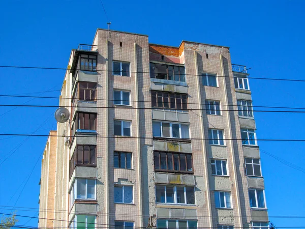 Fachada Edificio Residencial Ciudad Con Vistas Las Ventanas Paredes Balcones — Foto de Stock