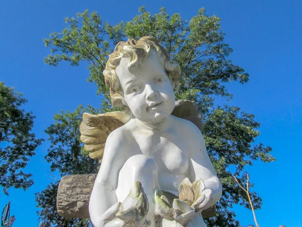 Sculpture Garçon Ange Est Faite Pierre — Photo